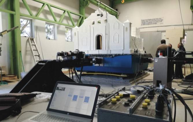 马里亚诺·加尔维斯大学